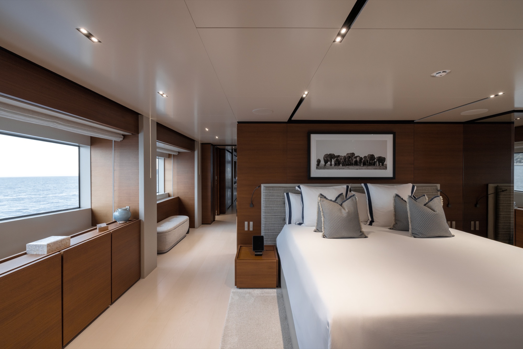 Full-beam master suite